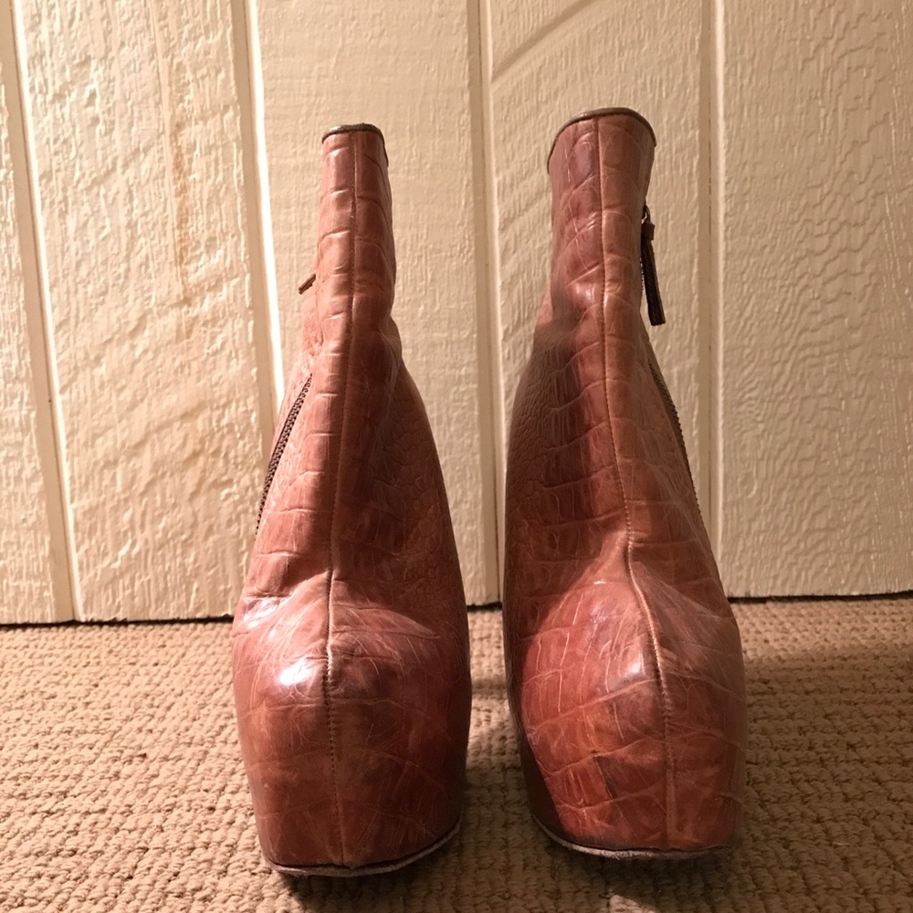 ALICE AND OLIVIA leather booties